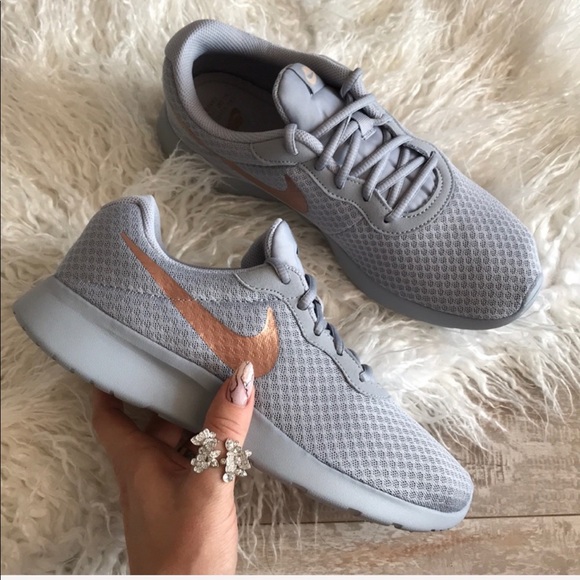 NWT Nike tanjun Rose Gold swoosh - Picture 6 of 7